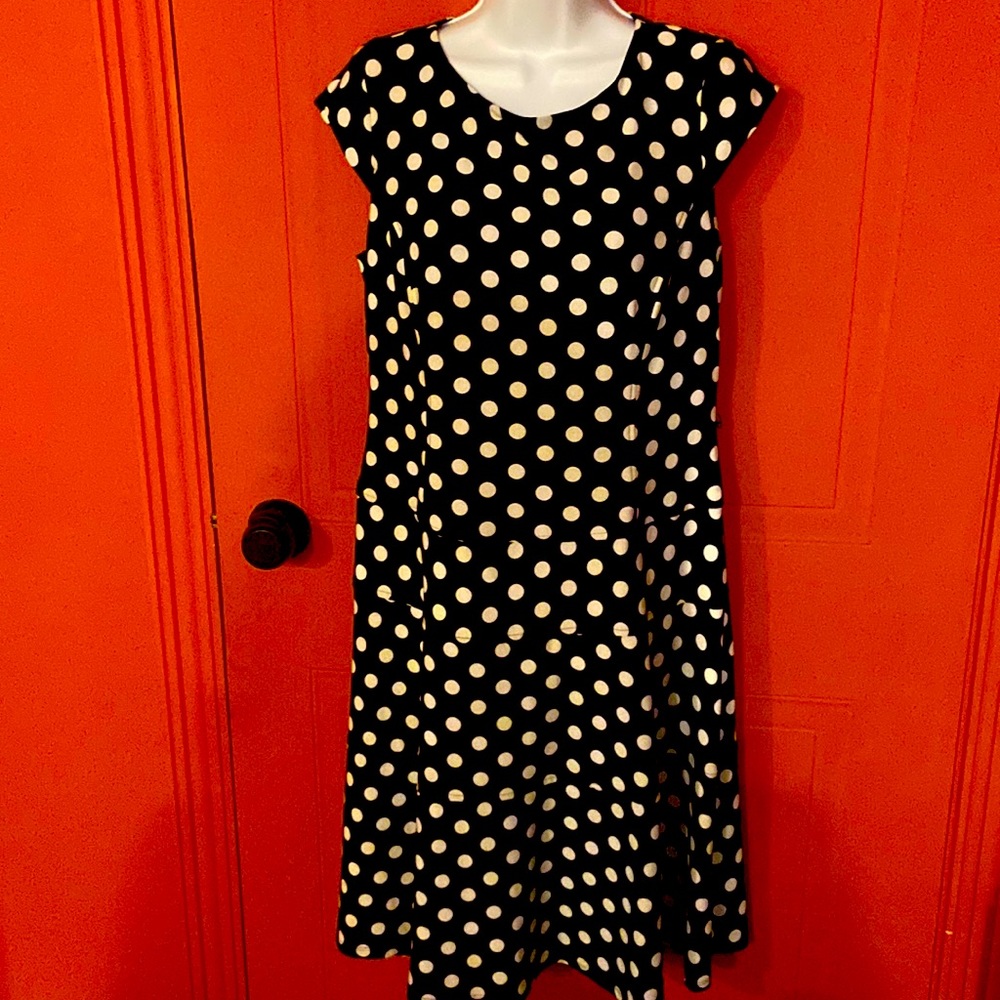 Anne Klein polka dot black/white. Lovely free flowing, super comfortable